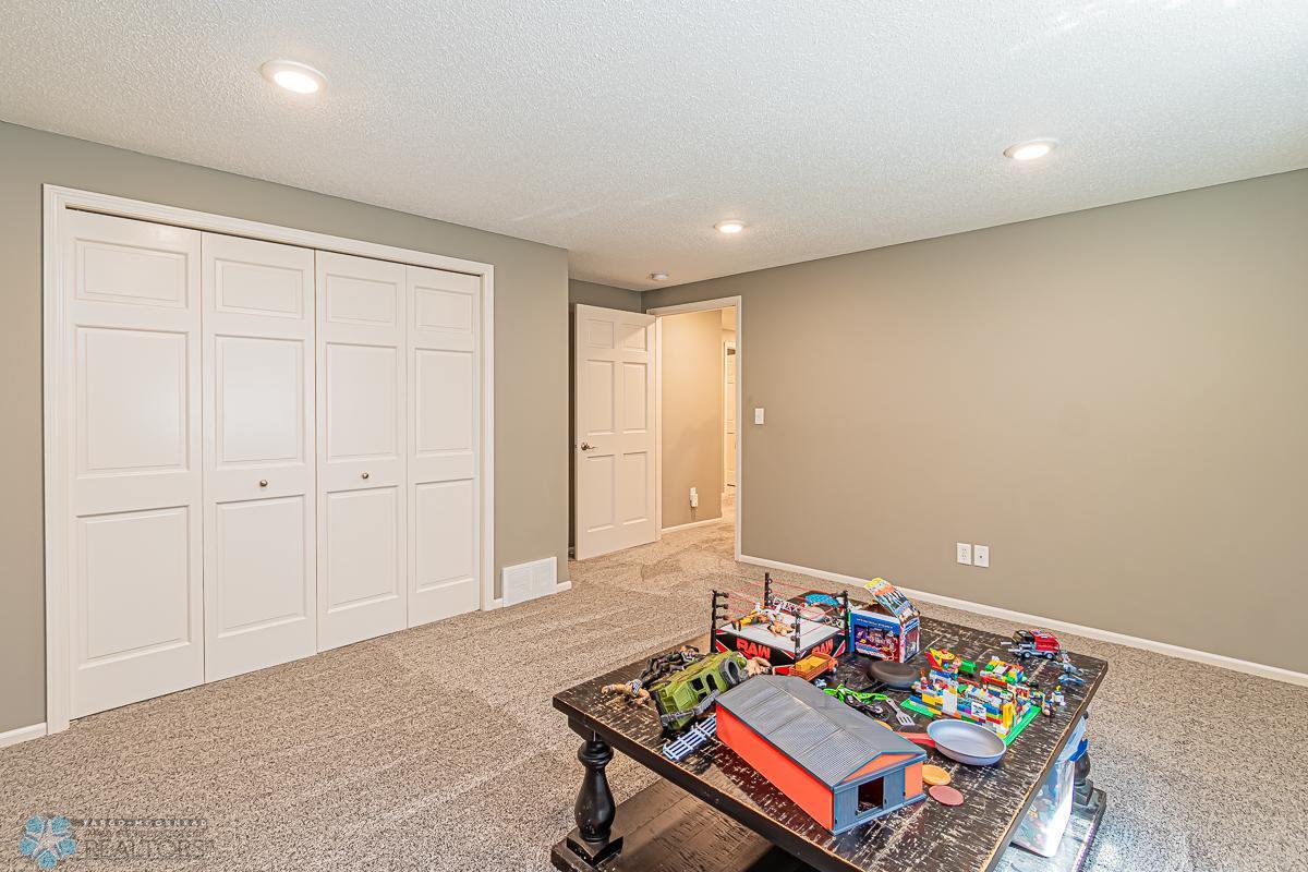 Horace, North Dakota 58047, United States, 4 Bedrooms Bedrooms, ,3 BathroomsBathrooms,Residential,Pending,55005