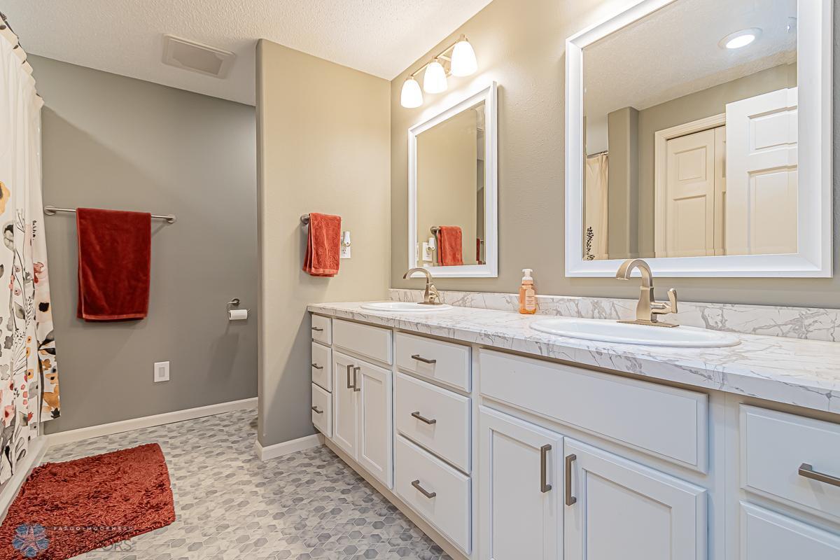 Horace, North Dakota 58047, United States, 4 Bedrooms Bedrooms, ,3 BathroomsBathrooms,Residential,Pending,55005