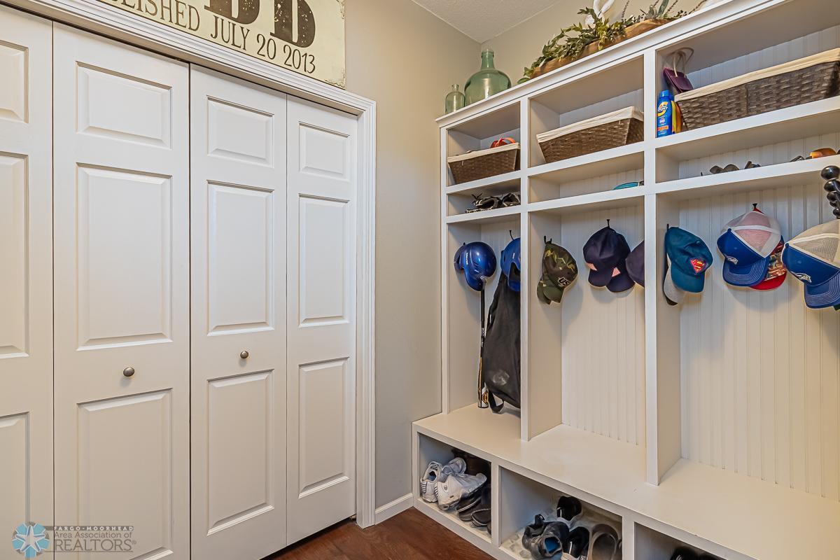 Horace, North Dakota 58047, United States, 4 Bedrooms Bedrooms, ,3 BathroomsBathrooms,Residential,Pending,55005