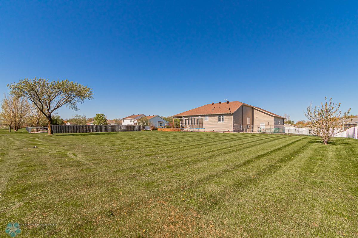 Horace, North Dakota 58047, United States, 4 Bedrooms Bedrooms, ,3 BathroomsBathrooms,Residential,Pending,55005