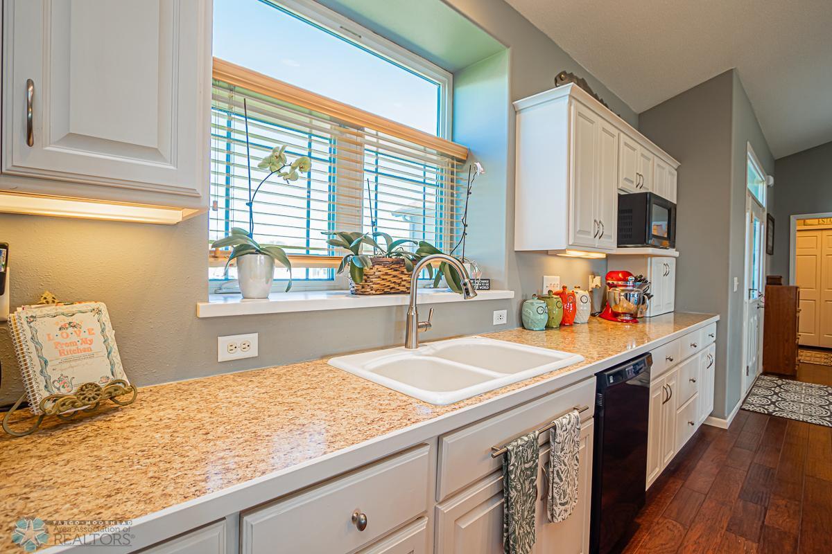 Horace, North Dakota 58047, United States, 4 Bedrooms Bedrooms, ,3 BathroomsBathrooms,Residential,Pending,55005