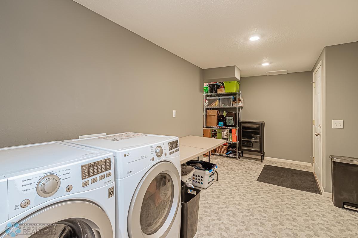 Horace, North Dakota 58047, United States, 4 Bedrooms Bedrooms, ,3 BathroomsBathrooms,Residential,Pending,55005