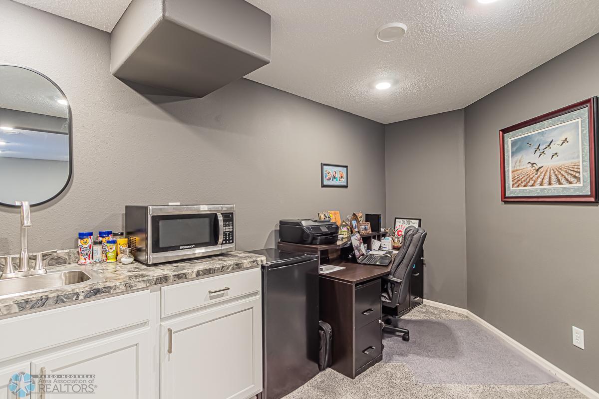 Horace, North Dakota 58047, United States, 4 Bedrooms Bedrooms, ,3 BathroomsBathrooms,Residential,Pending,55005