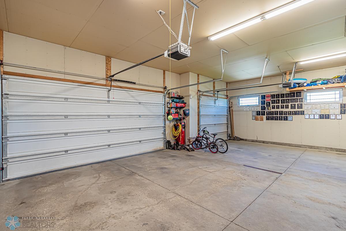 Horace, North Dakota 58047, United States, 4 Bedrooms Bedrooms, ,3 BathroomsBathrooms,Residential,Pending,55005