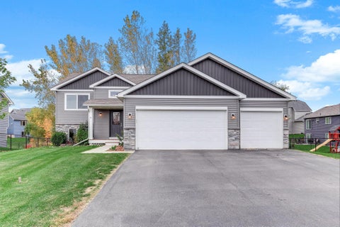 Homes For Sale - 2568 Cold Lake Trail<br/> Mayer, MN 55360