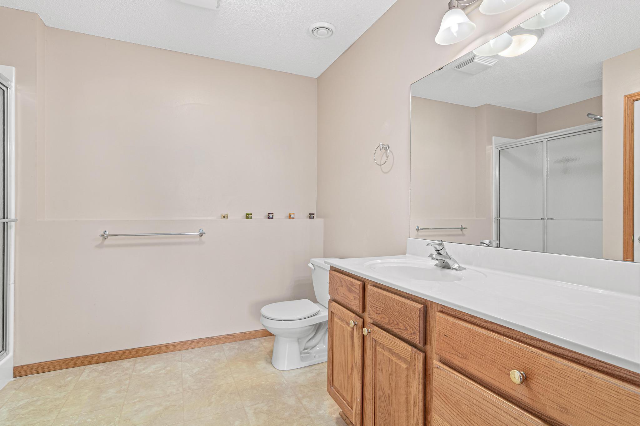 16450 Griffon Lane, Lakeville, Minnesota image 24