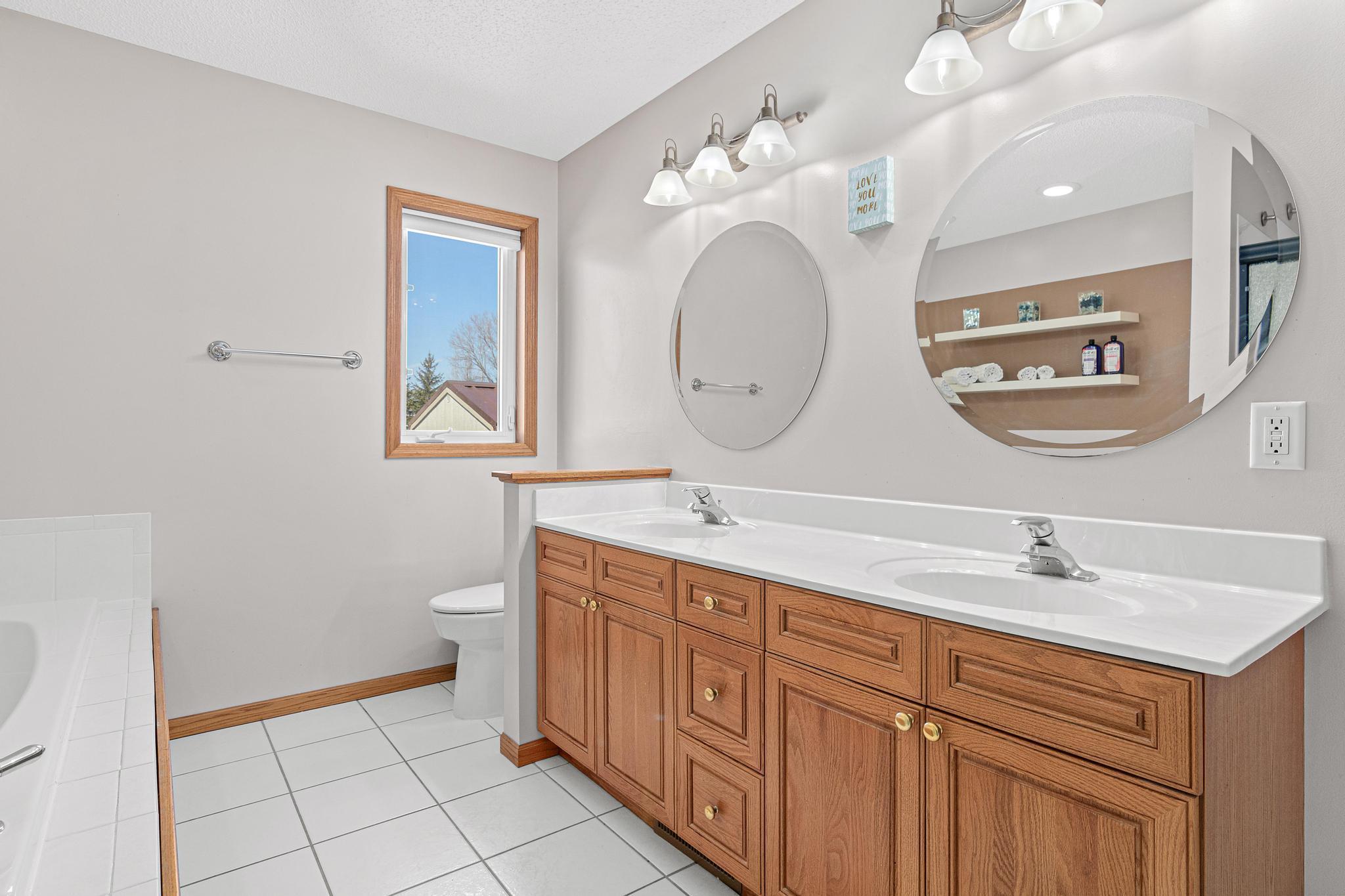 16450 Griffon Lane, Lakeville, Minnesota image 23