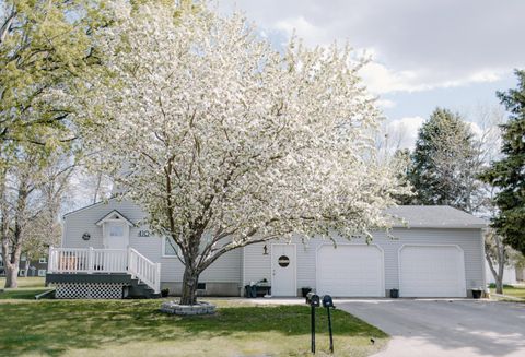 Homes For Sale - 410 2nd Street<br/> Hankinson, ND 58041