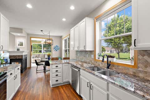 Townhouse For Sale - 8370 Crabapple Court<br/> Carver County, Victoria, MN 55386