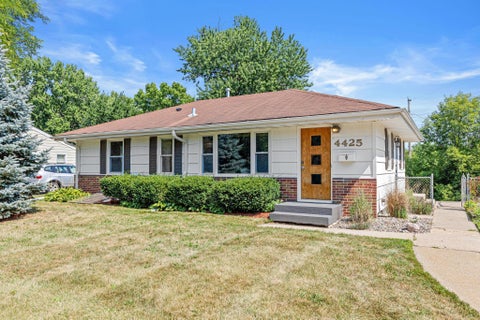Homes For Sale - 4425 Crawford Road<br/> Minnetonka, MN 55343