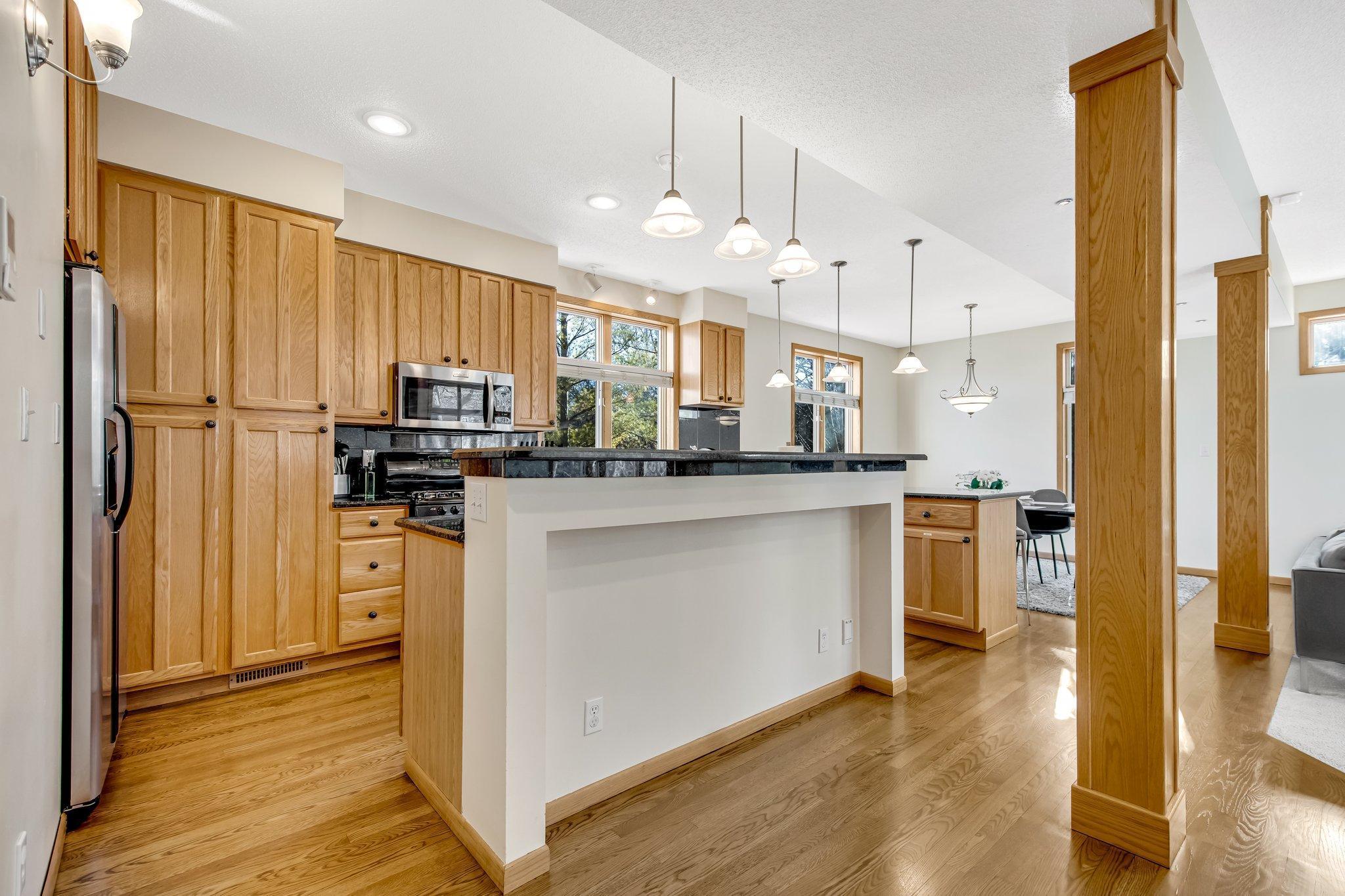 8348 Stone Creek Drive, Chanhassen, Minnesota image 9