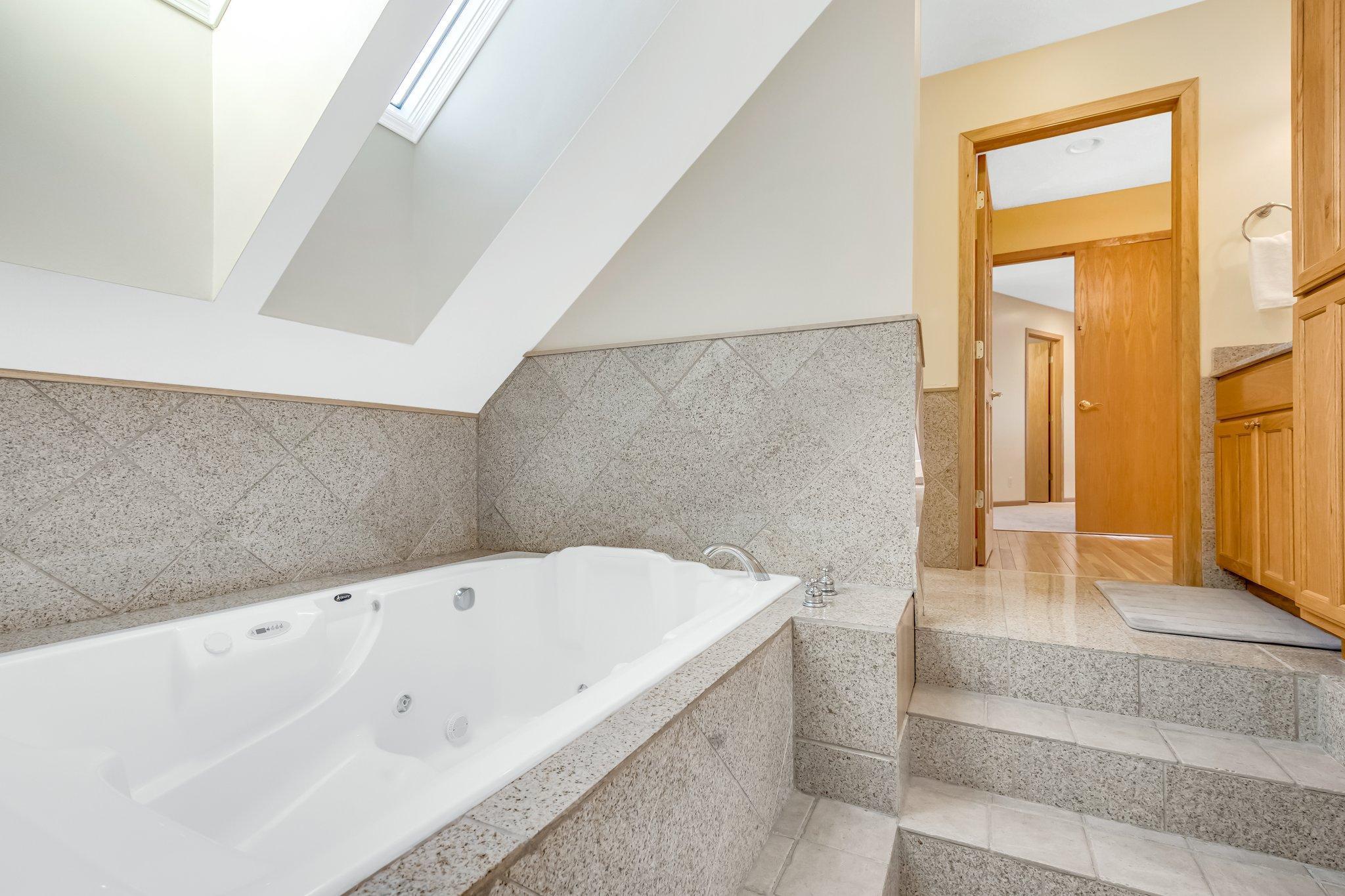 8348 Stone Creek Drive, Chanhassen, Minnesota image 39