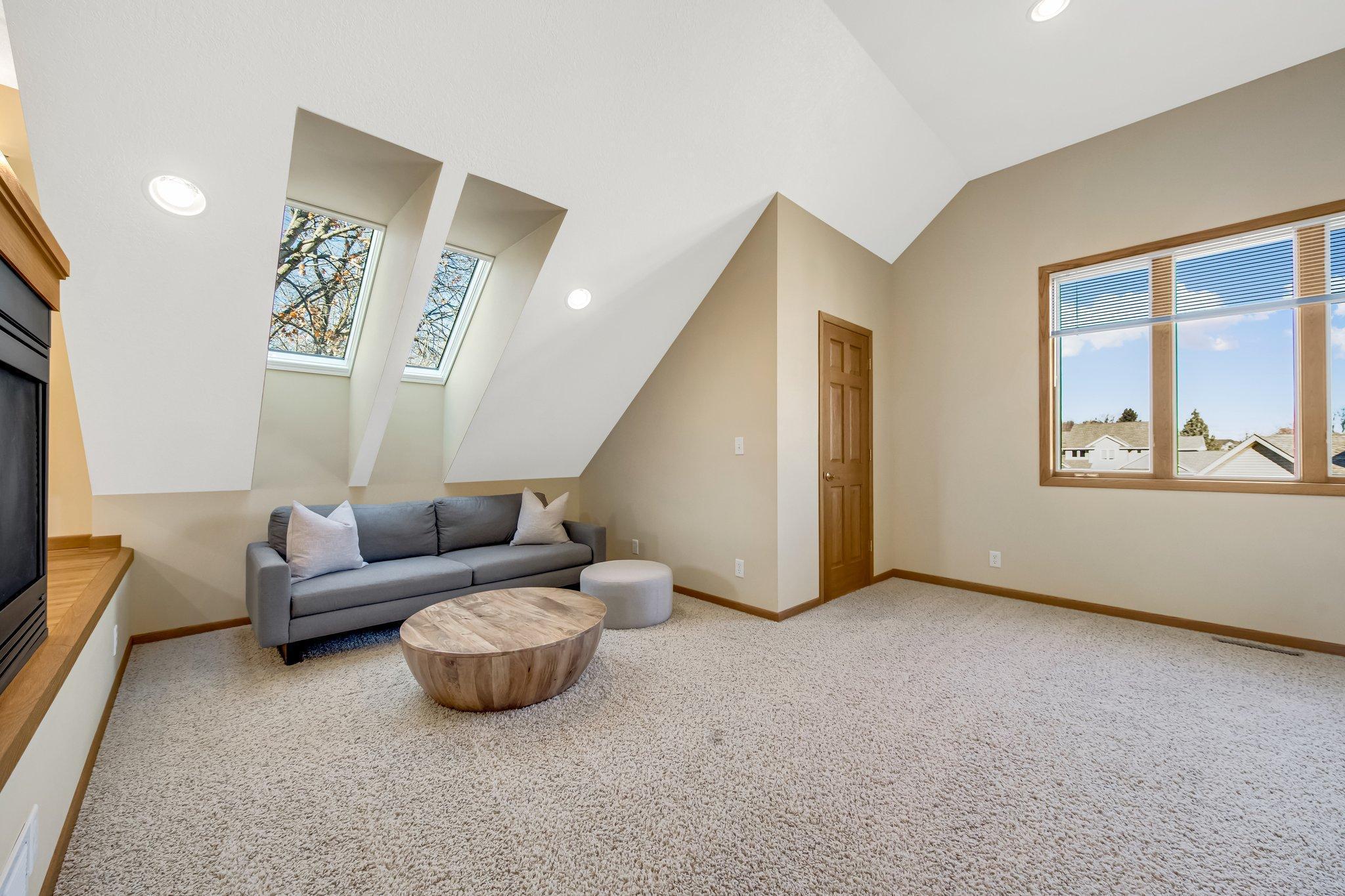8348 Stone Creek Drive, Chanhassen, Minnesota image 33