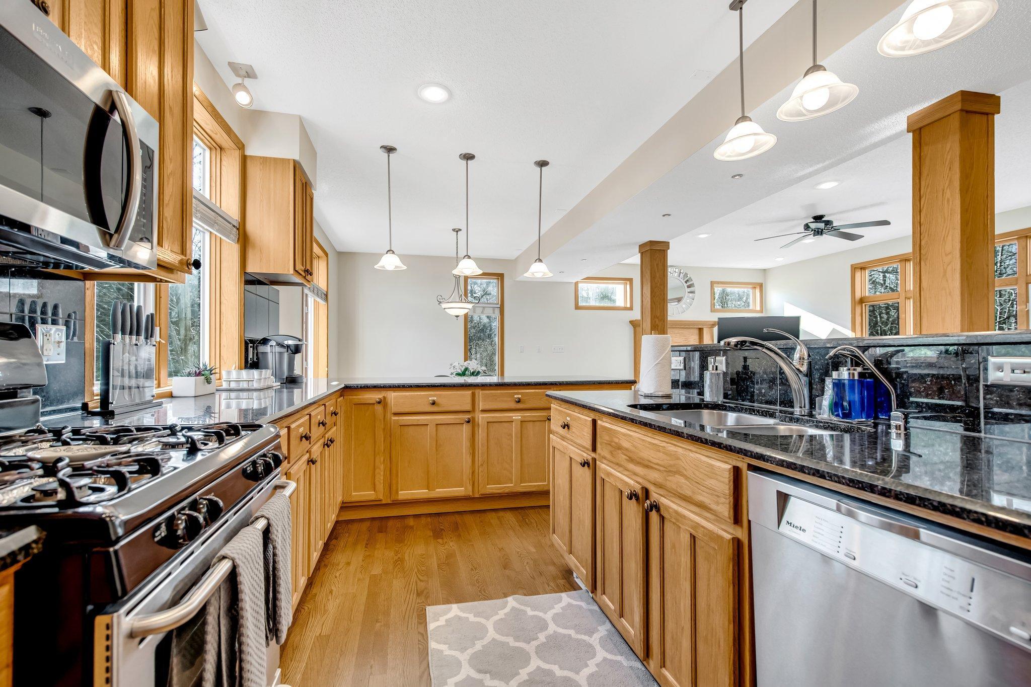 8348 Stone Creek Drive, Chanhassen, Minnesota image 11