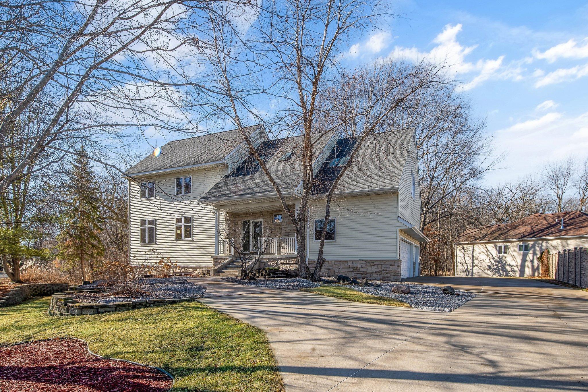 8348 Stone Creek Drive, Chanhassen, Minnesota image 1