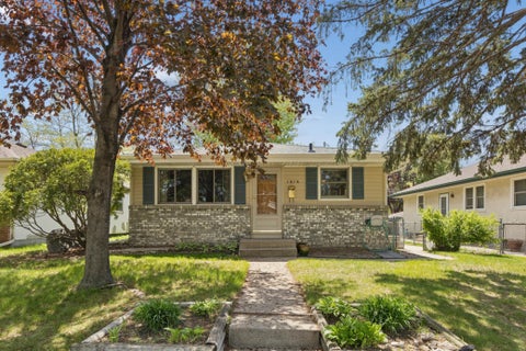 Homes For Sale - 1618 Mclean Avenue<br/> Ramsey County, Saint Paul, MN 55106