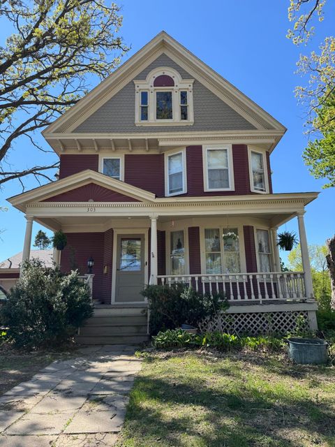Homes For Sale - 303 E Academy Street<br/> Steele County, Owatonna, MN 55060