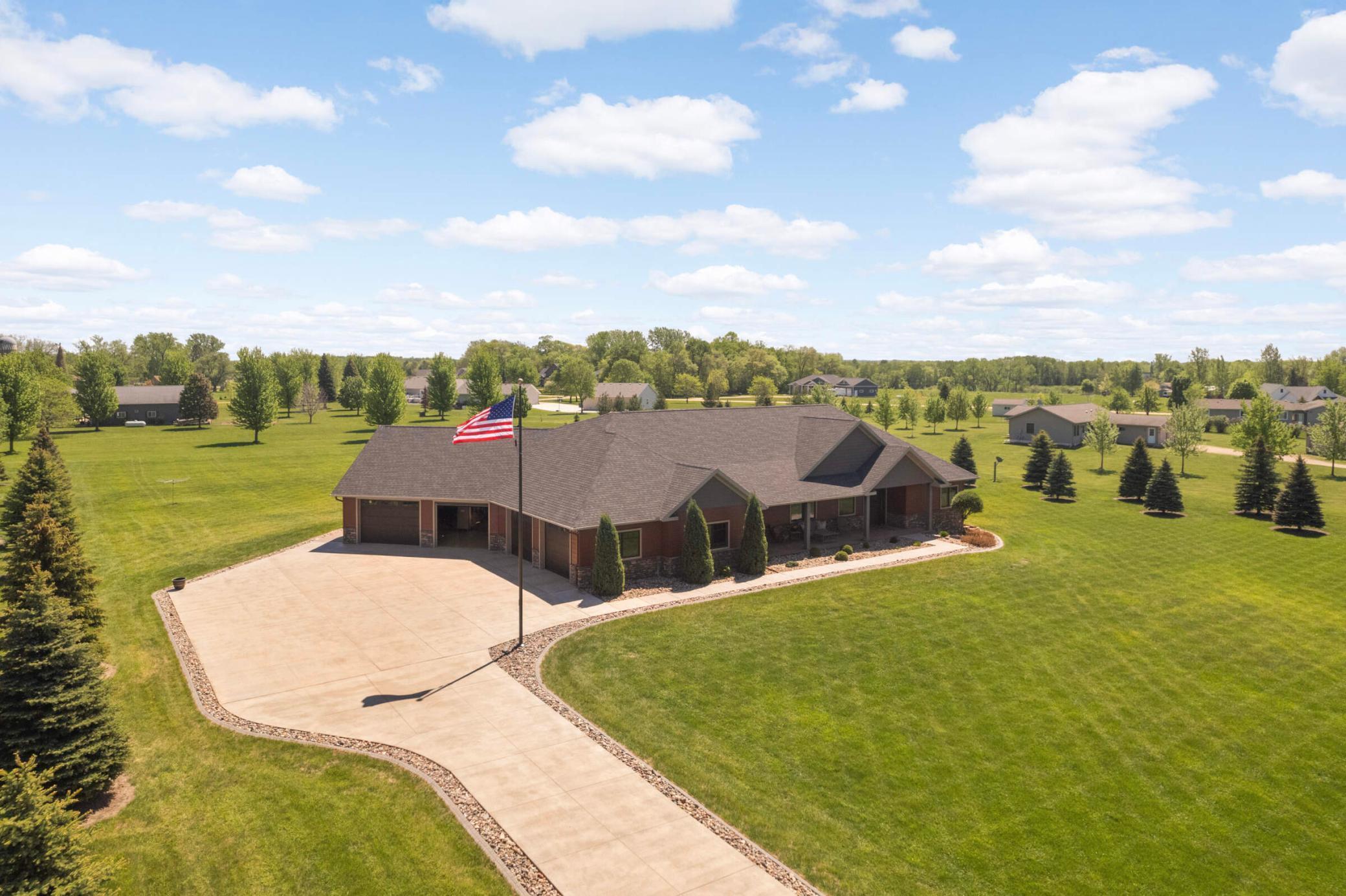 141 Woods Drive, Le Sueur, Minnesota image 1