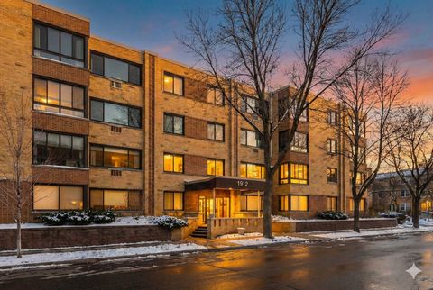 Condo For Sale - 1912 Dupont Avenue<br/> Hennepin County, Minneapolis, MN 55403