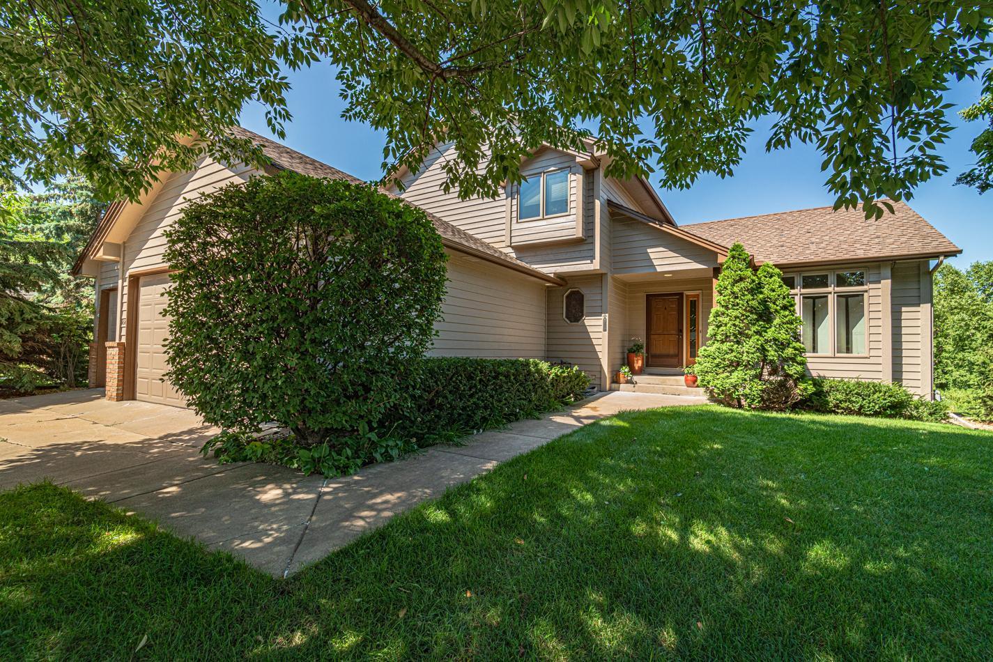 1084 Stein Drive, Waconia, Minnesota image 1
