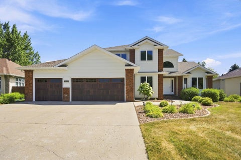 Homes For Sale - 1906 E Rose Creek Parkway<br/> Fargo, ND 58104
