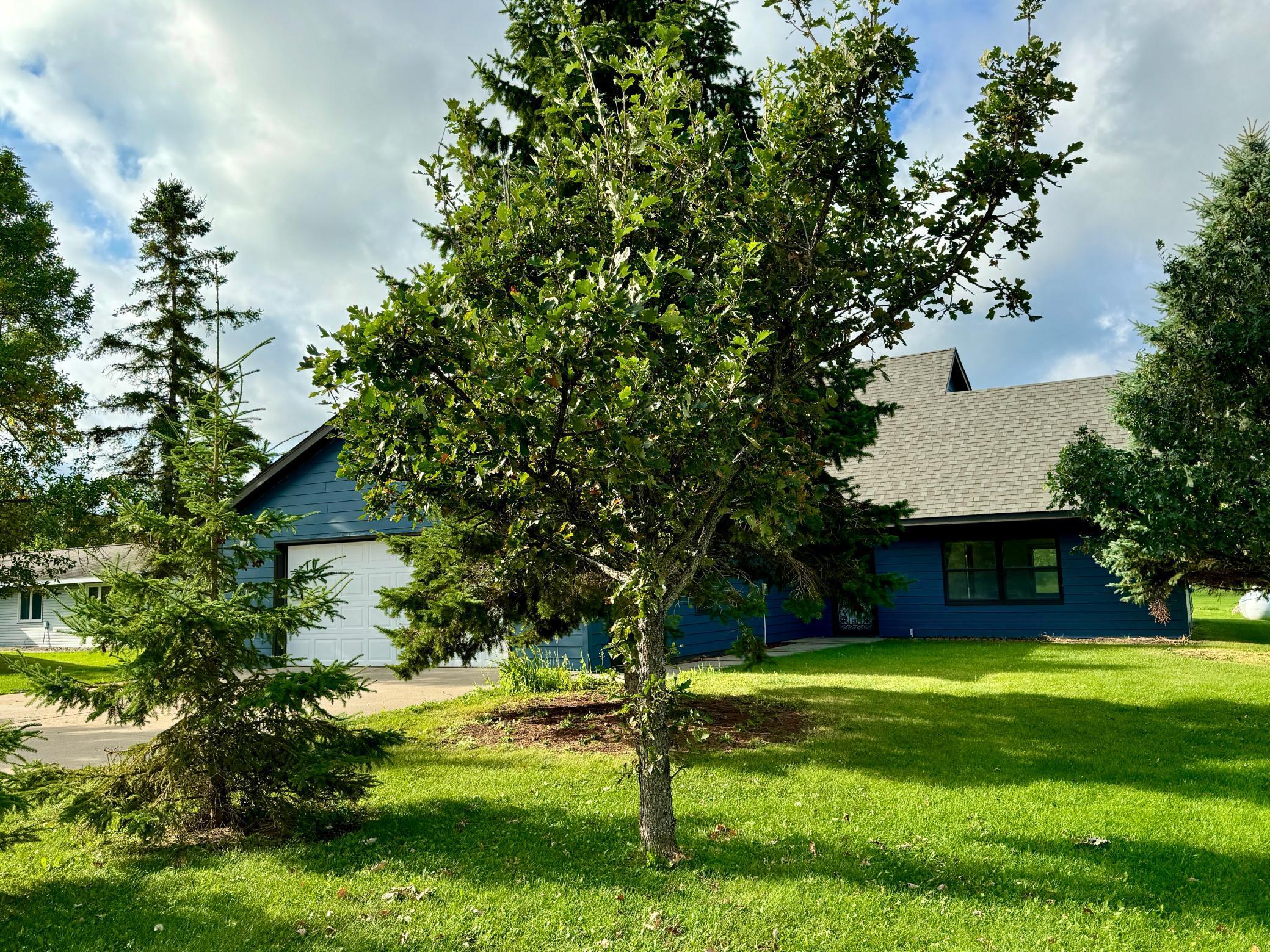 231 Oak Road, Warroad, Minnesota image 4