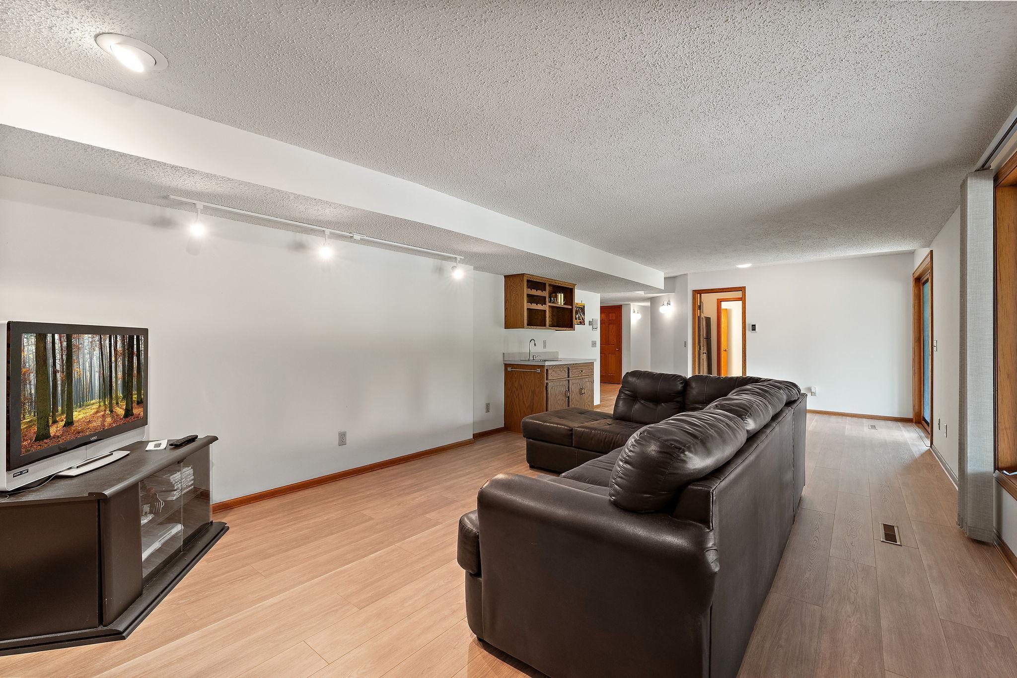 2501 W 112th Street, Minneapolis, Minnesota image 40