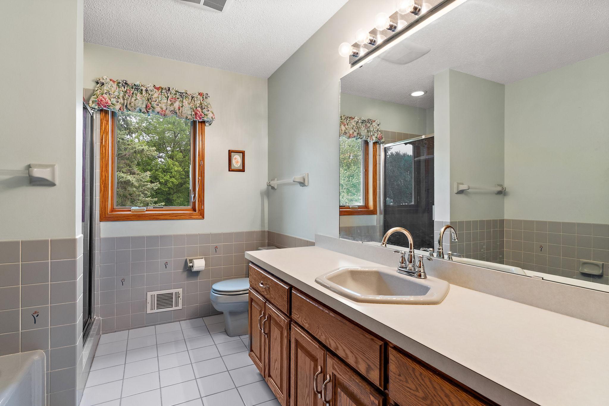2501 W 112th Street, Minneapolis, Minnesota image 20