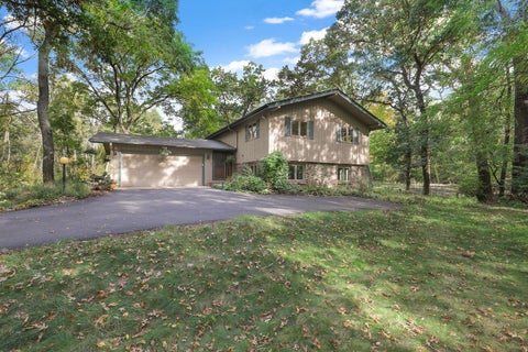 Homes For Sale - 8 Woodhill Lane<br/> Saint Paul, MN 55127