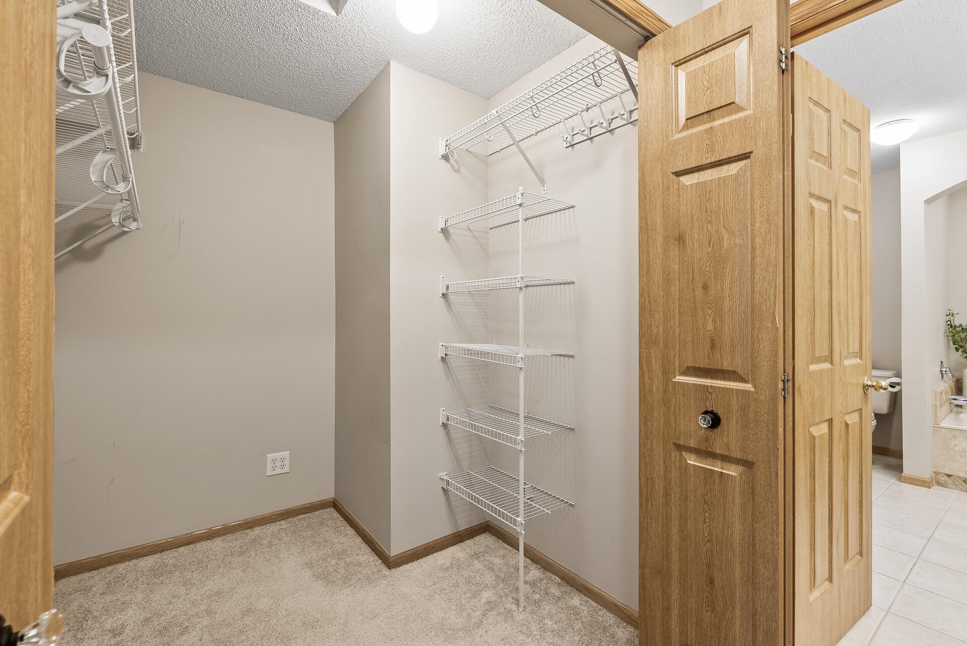 14334 Wilson Drive, Eden Prairie, Minnesota image 24