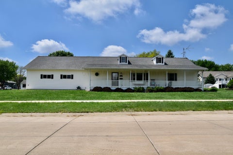 Homes For Sale - 403 13th Avenue<br/> Sibley, IA 51249