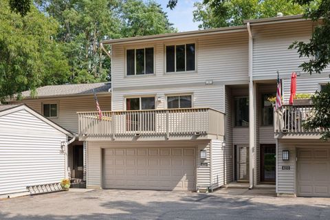 Townhouse For Sale - 6228 Sandpiper Court<br/> Edina, MN 55436