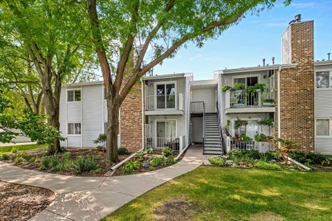 Condo For Sale - 2296 Benson Avenue<br/> Ramsey County, Saint Paul, MN 55116