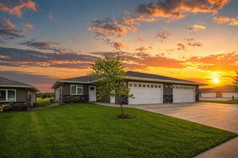 Townhouse For Sale - 406 Tee Box Lane<br/> Stewartville, MN 55976