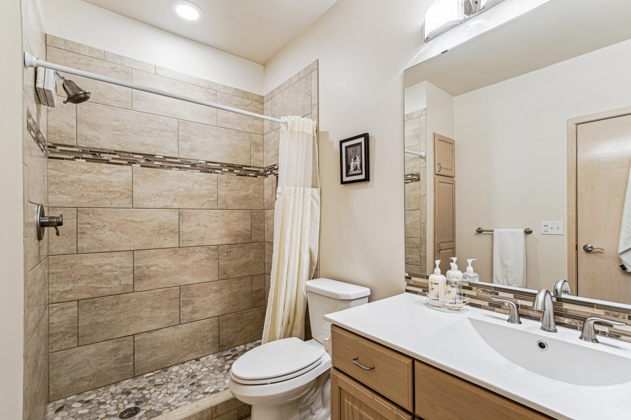 8924 Hilloway Road, Eden Prairie, Minnesota image 19