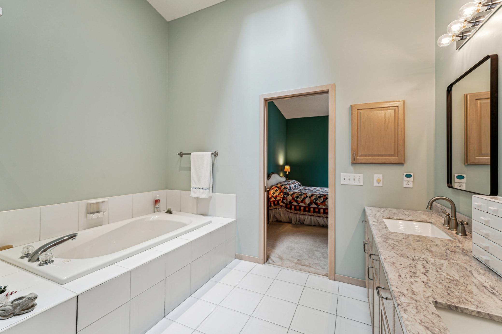 8924 Hilloway Road, Eden Prairie, Minnesota image 14
