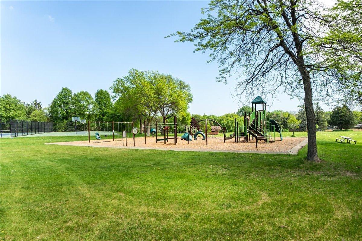 10326 Balsam Lane, Eden Prairie, Minnesota image 29