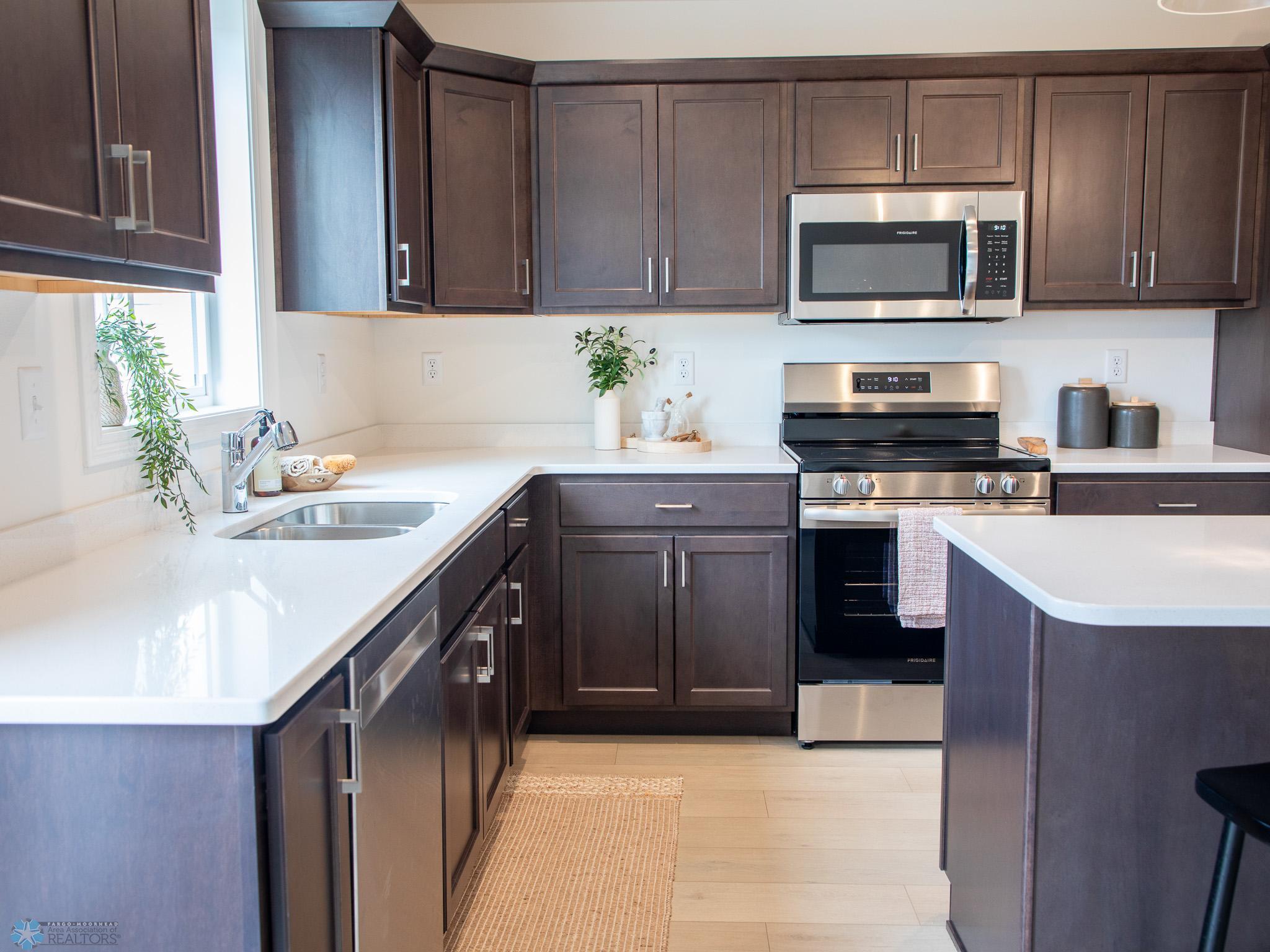 6735 Meadow View Drive, Fargo, North Dakota image 14