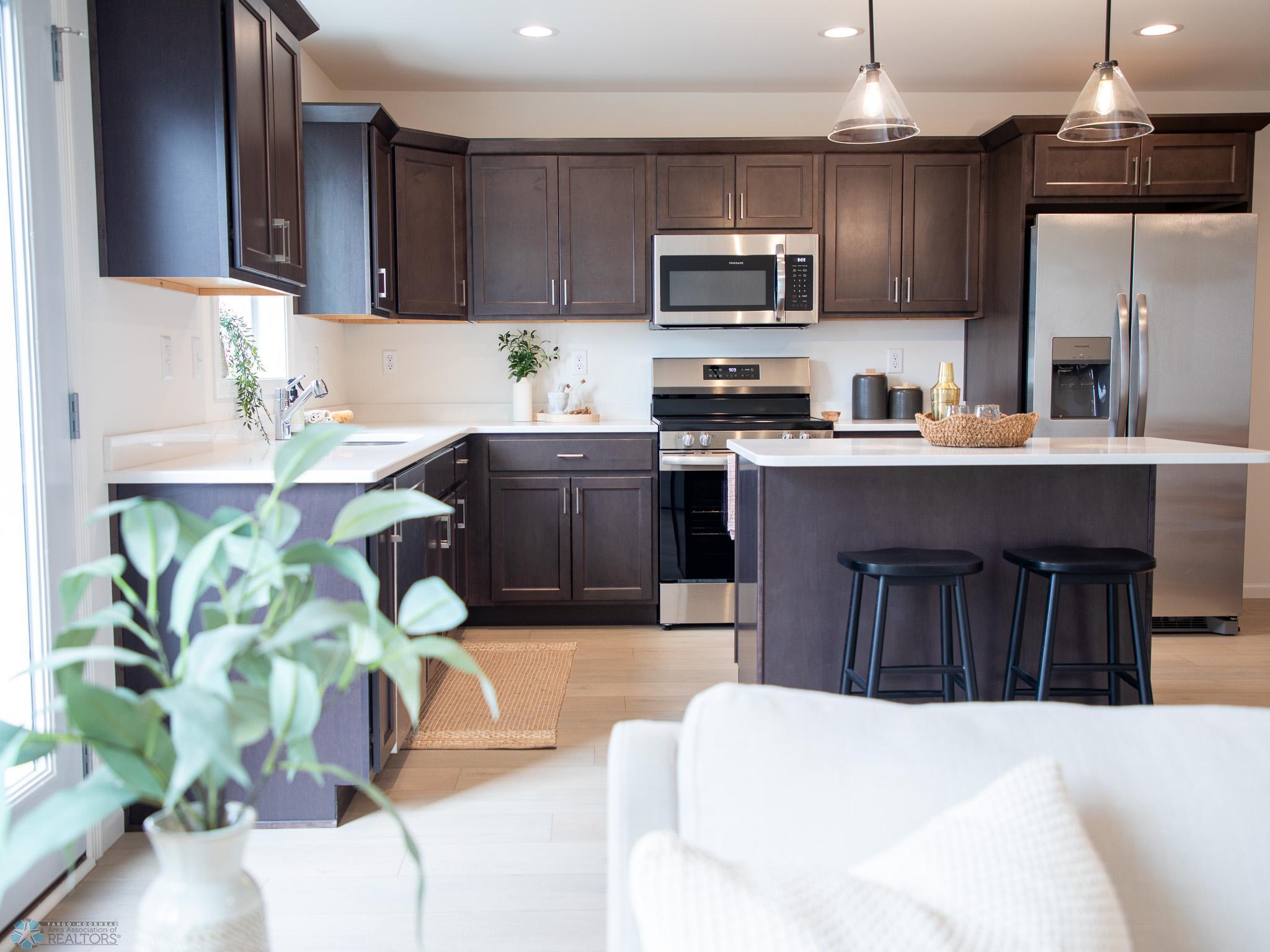 6735 Meadow View Drive, Fargo, North Dakota image 2