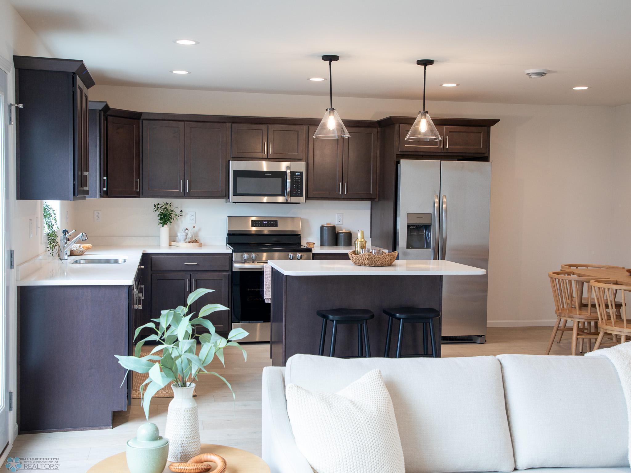 6735 Meadow View Drive, Fargo, North Dakota image 13