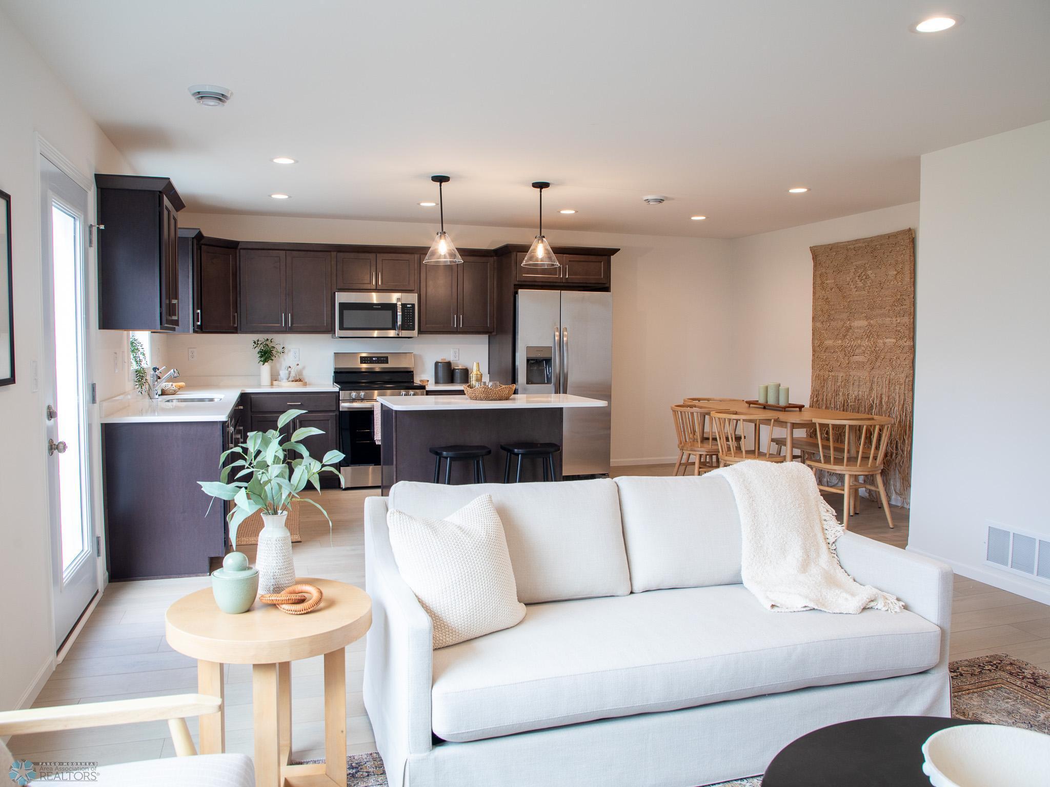 6735 Meadow View Drive, Fargo, North Dakota image 12