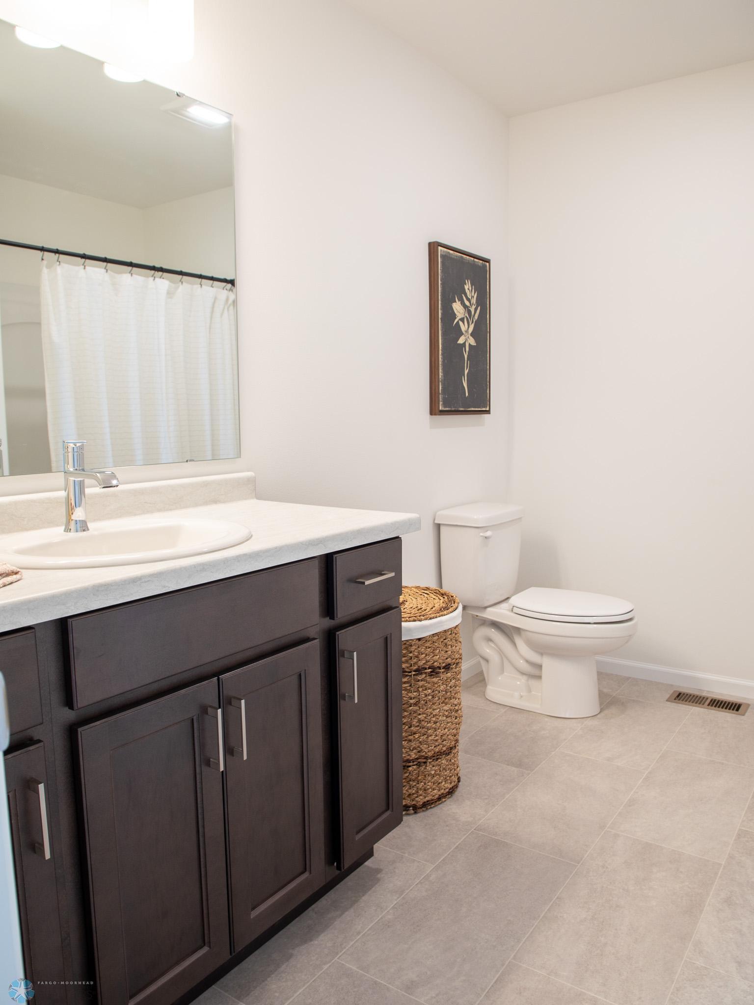 6735 Meadow View Drive, Fargo, North Dakota image 32