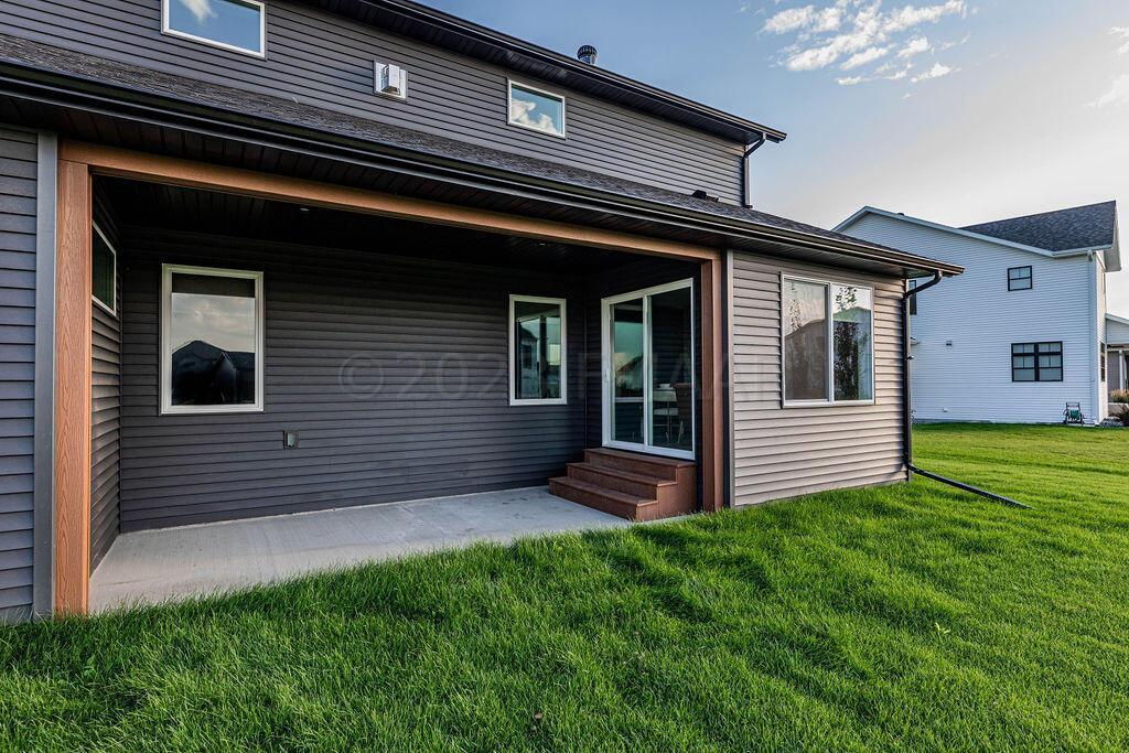 West Fargo, North Dakota 58078, United States, 5 Bedrooms Bedrooms, ,3 BathroomsBathrooms,Residential,Pending,60062