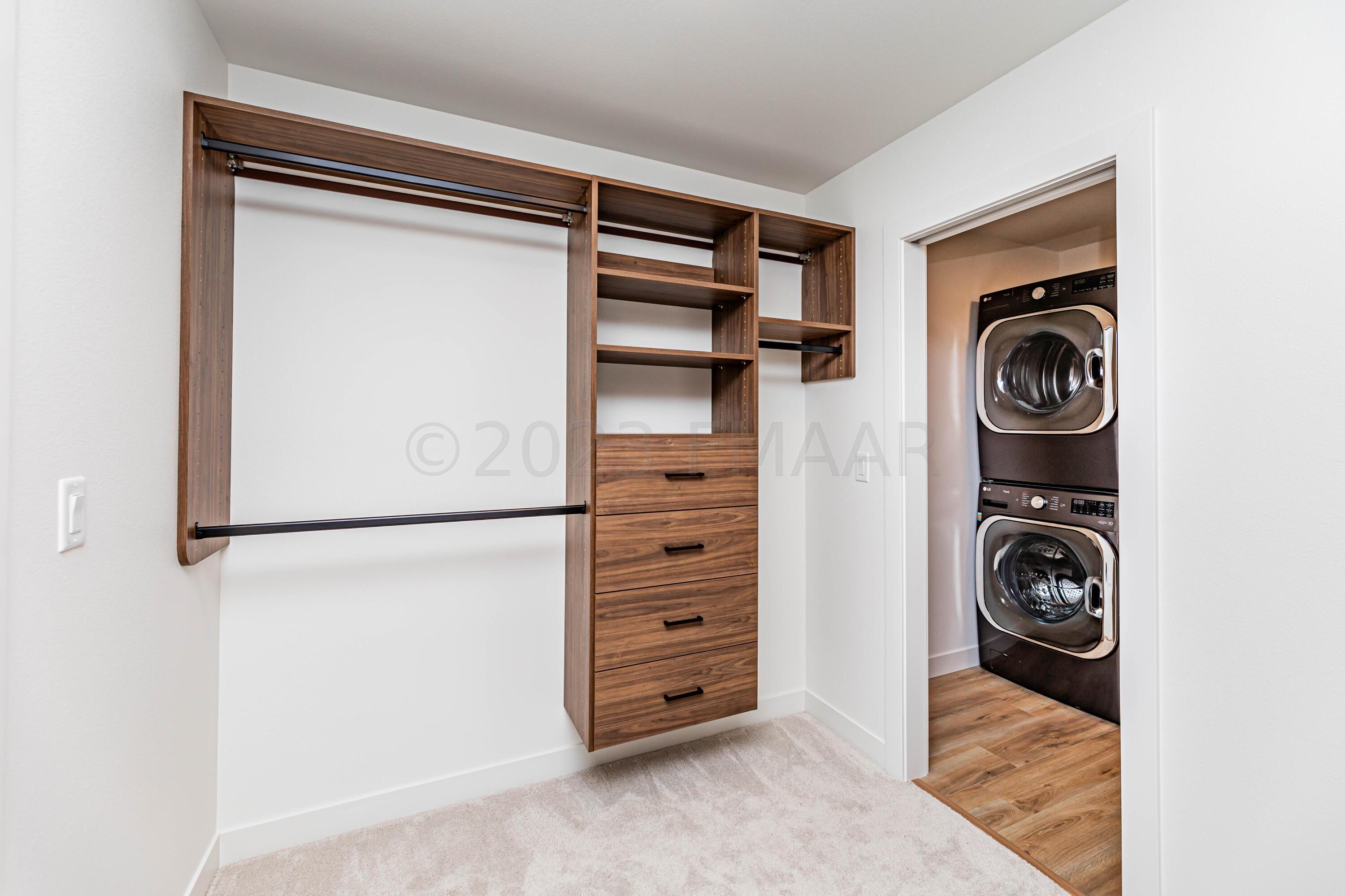 West Fargo, North Dakota 58078, United States, 5 Bedrooms Bedrooms, ,3 BathroomsBathrooms,Residential,Pending,60062