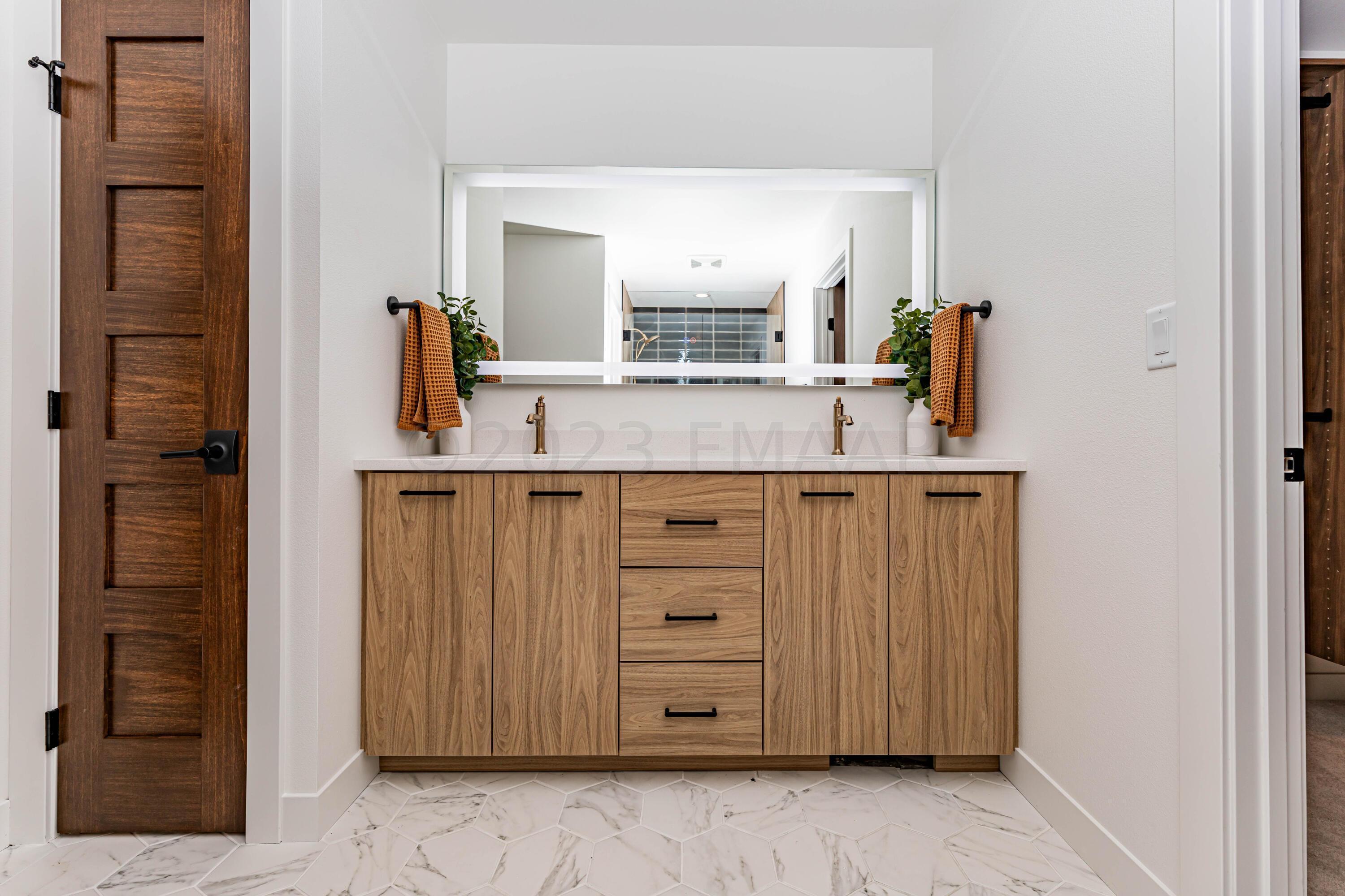 West Fargo, North Dakota 58078, United States, 5 Bedrooms Bedrooms, ,3 BathroomsBathrooms,Residential,Pending,60062