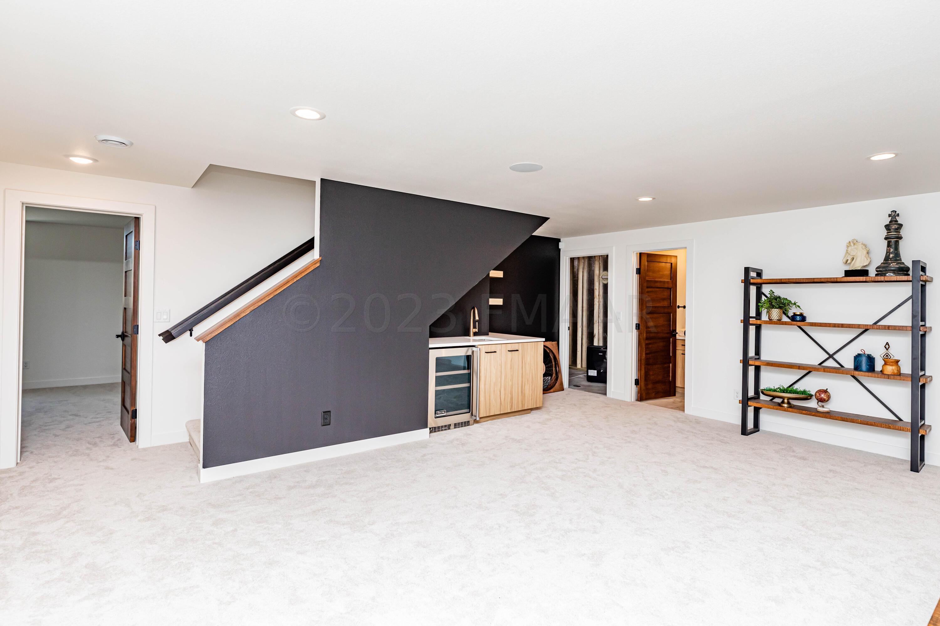 West Fargo, North Dakota 58078, United States, 5 Bedrooms Bedrooms, ,3 BathroomsBathrooms,Residential,Pending,60062