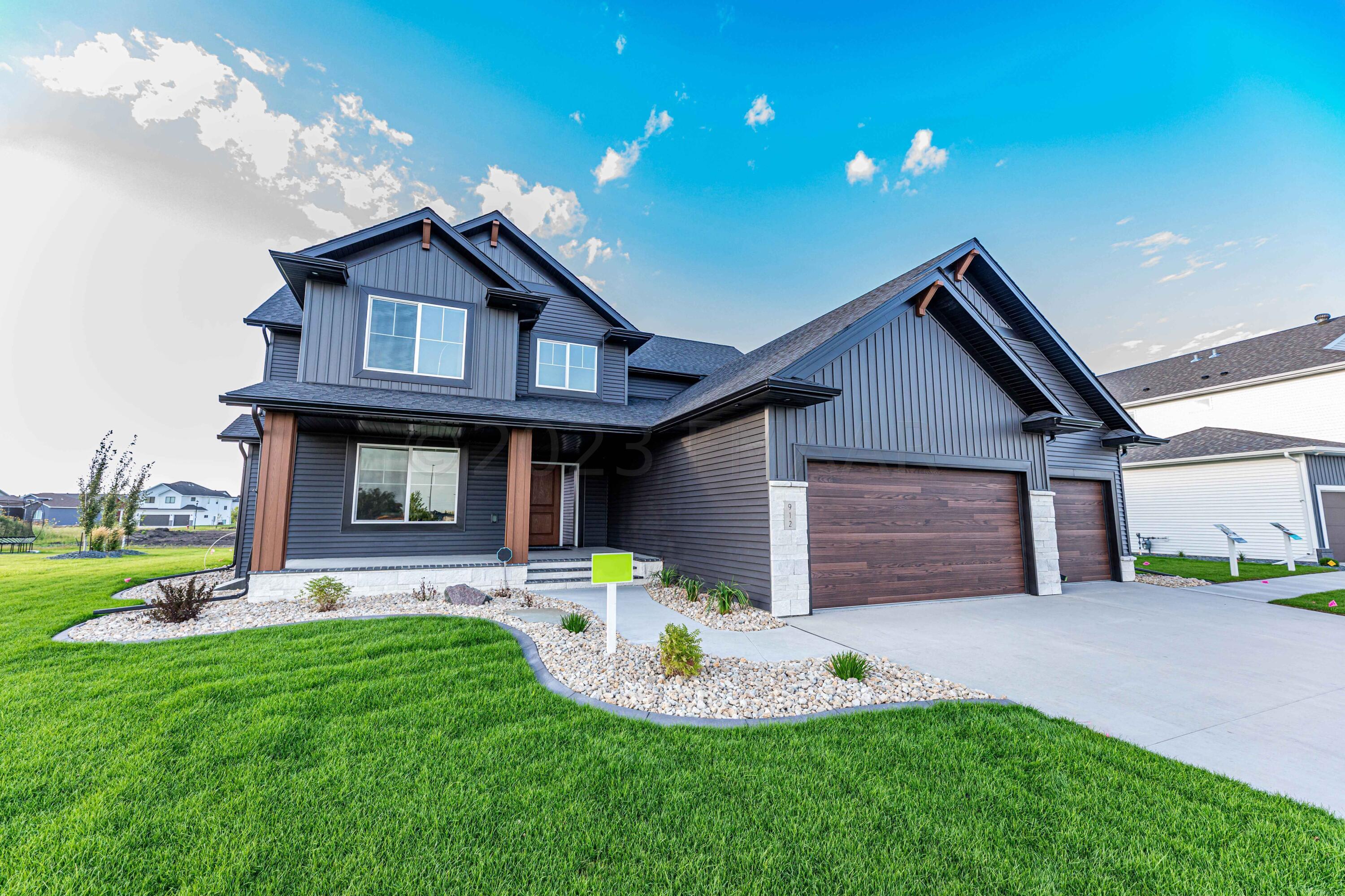 West Fargo, North Dakota 58078, United States, 5 Bedrooms Bedrooms, ,3 BathroomsBathrooms,Residential,Pending,60062