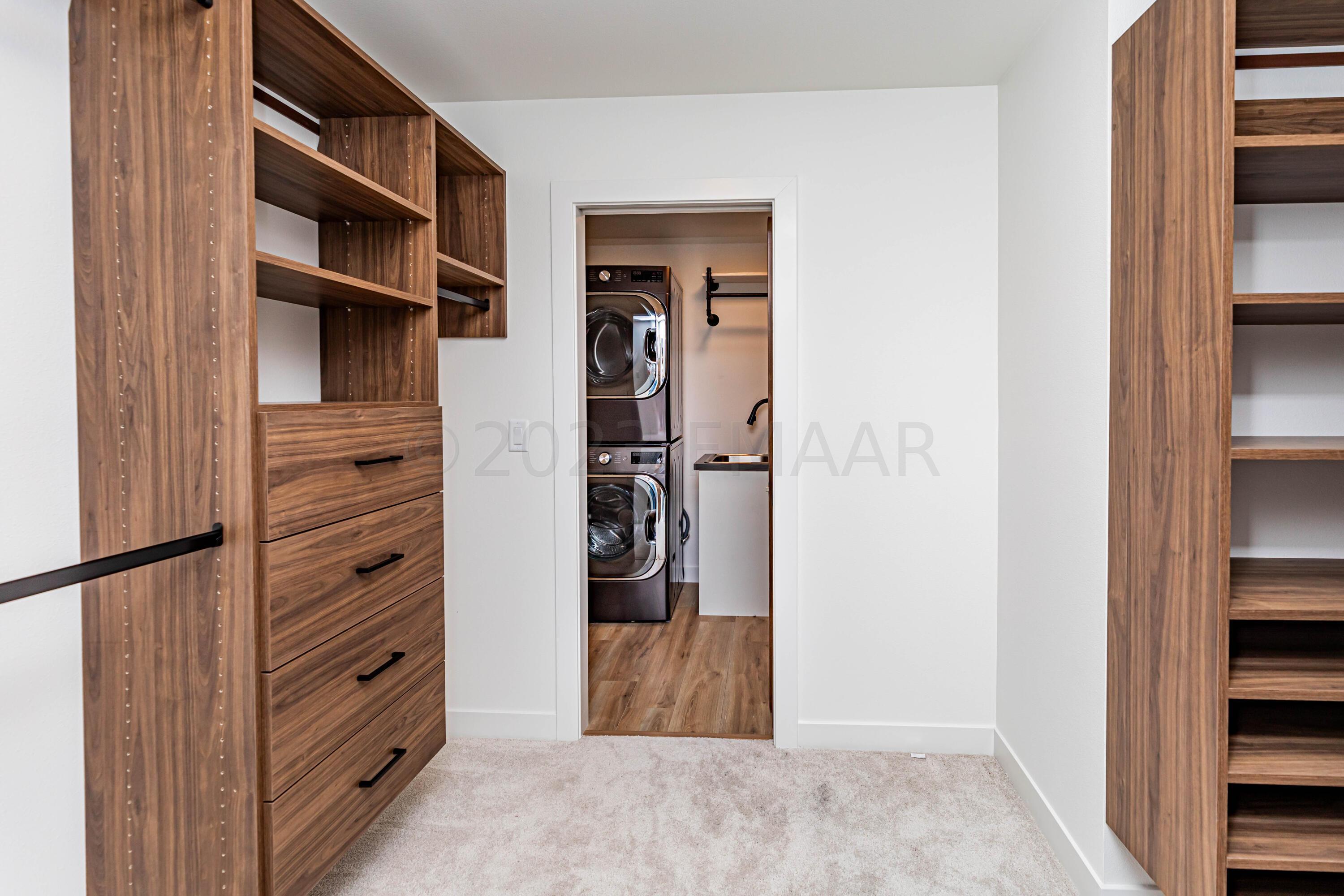 West Fargo, North Dakota 58078, United States, 5 Bedrooms Bedrooms, ,3 BathroomsBathrooms,Residential,Pending,60062