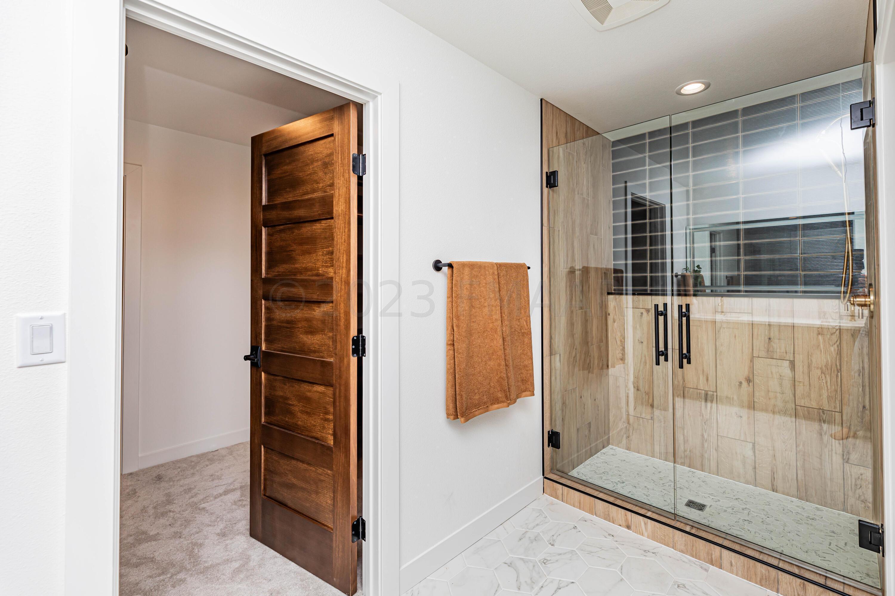 West Fargo, North Dakota 58078, United States, 5 Bedrooms Bedrooms, ,3 BathroomsBathrooms,Residential,Pending,60062