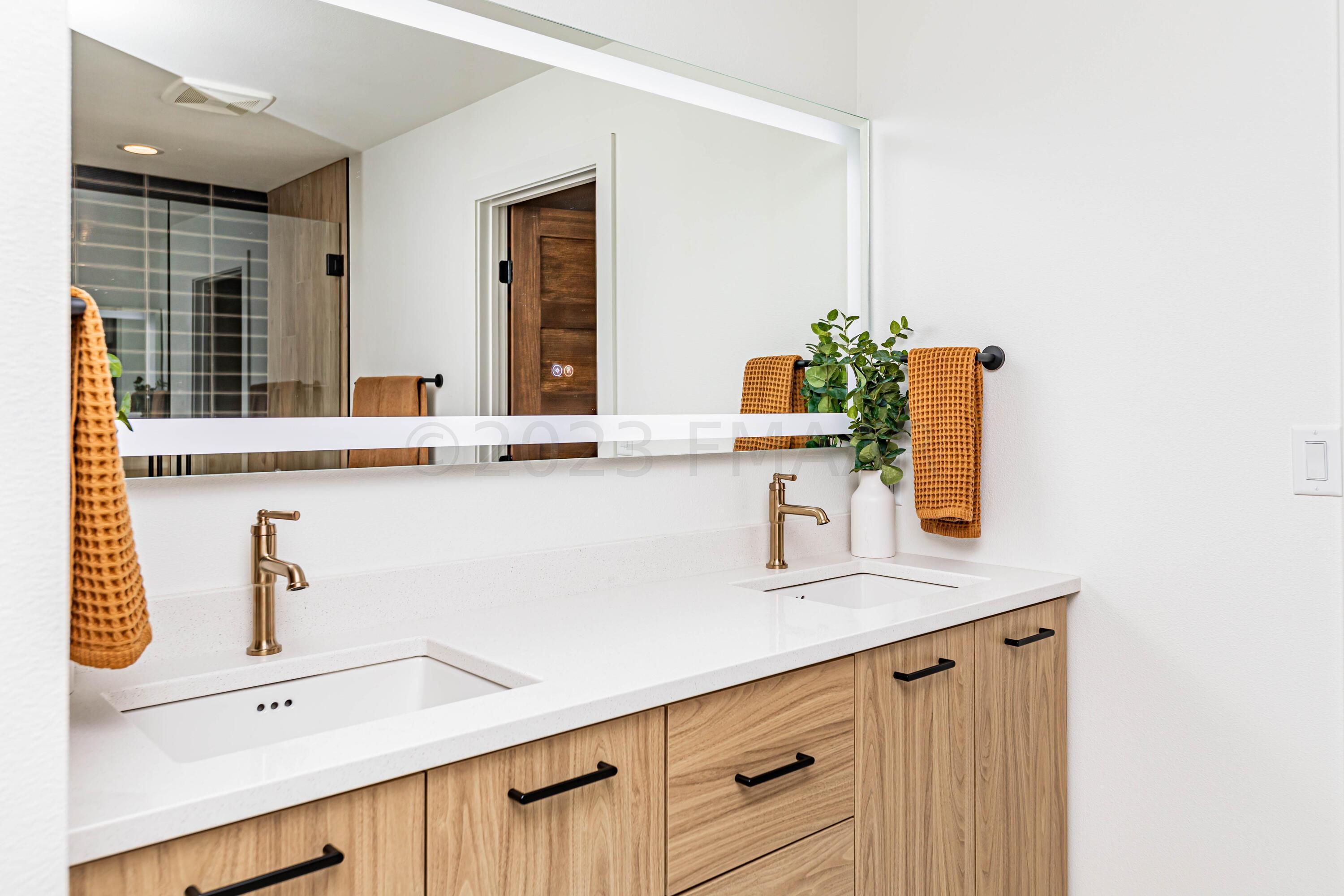 West Fargo, North Dakota 58078, United States, 5 Bedrooms Bedrooms, ,3 BathroomsBathrooms,Residential,Pending,60062